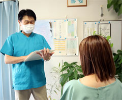 施術前のカウンセリングの画像